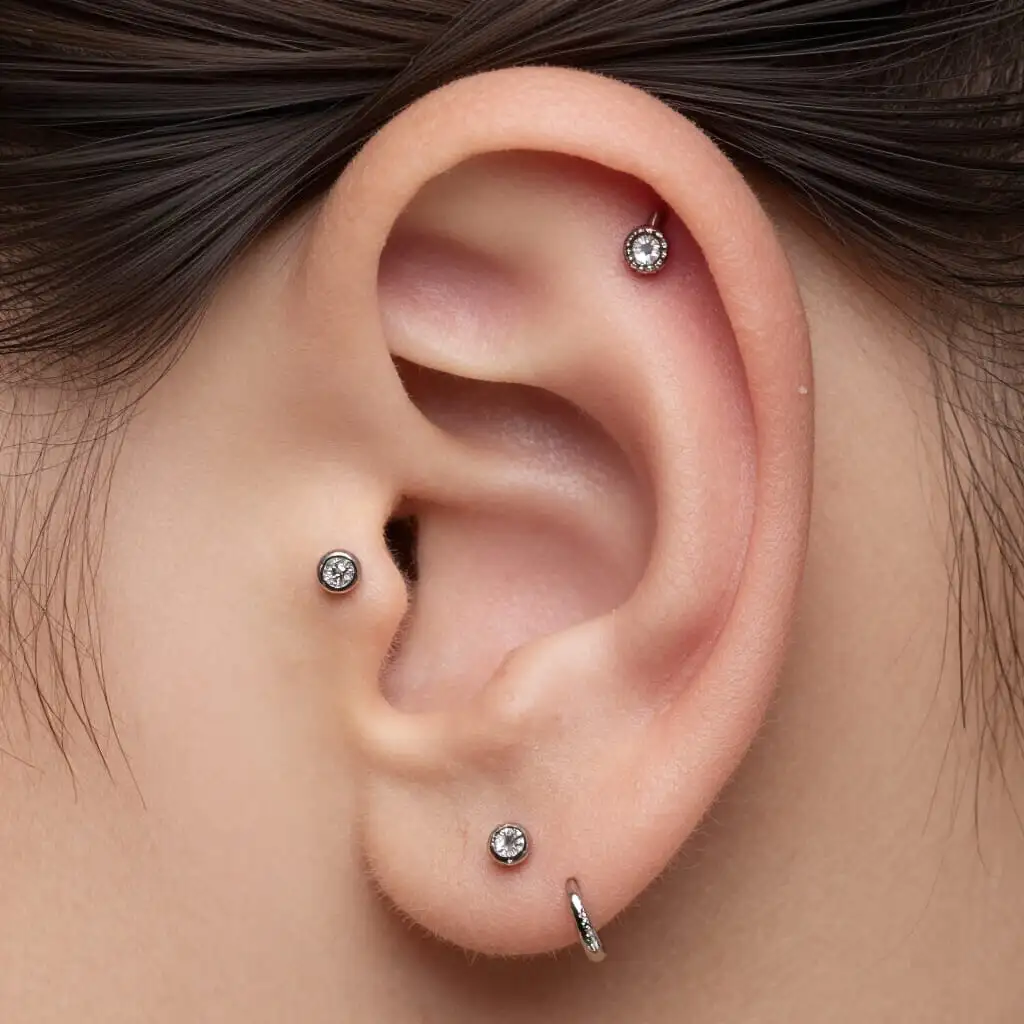 Tatouage : Helix vs Tragus : quel piercing choisir ? Douleur et cicatrisation